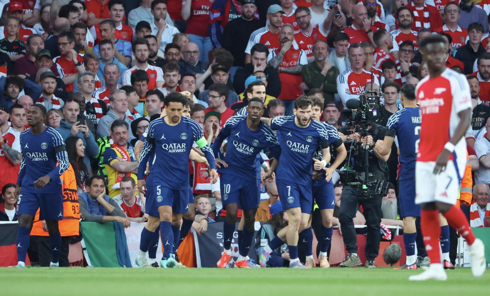 令人动容！残特奥会独腿飞人扑线摔破全国纪录（拼到最后一刻！残特奥会单腿短跑选手冲线摔倒刷新全国纪录）