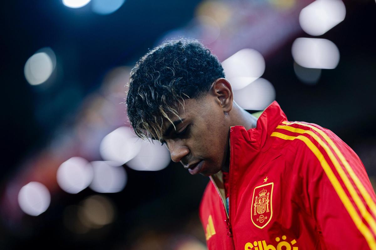 曼联1-1西汉姆再失进前5良机！习惯性疲软，阿莫林冬窗买人也不够（曼联1-1憾平西汉姆，冲前五再受阻；疲软成惯性，阿莫林冬窗补强难解渴）