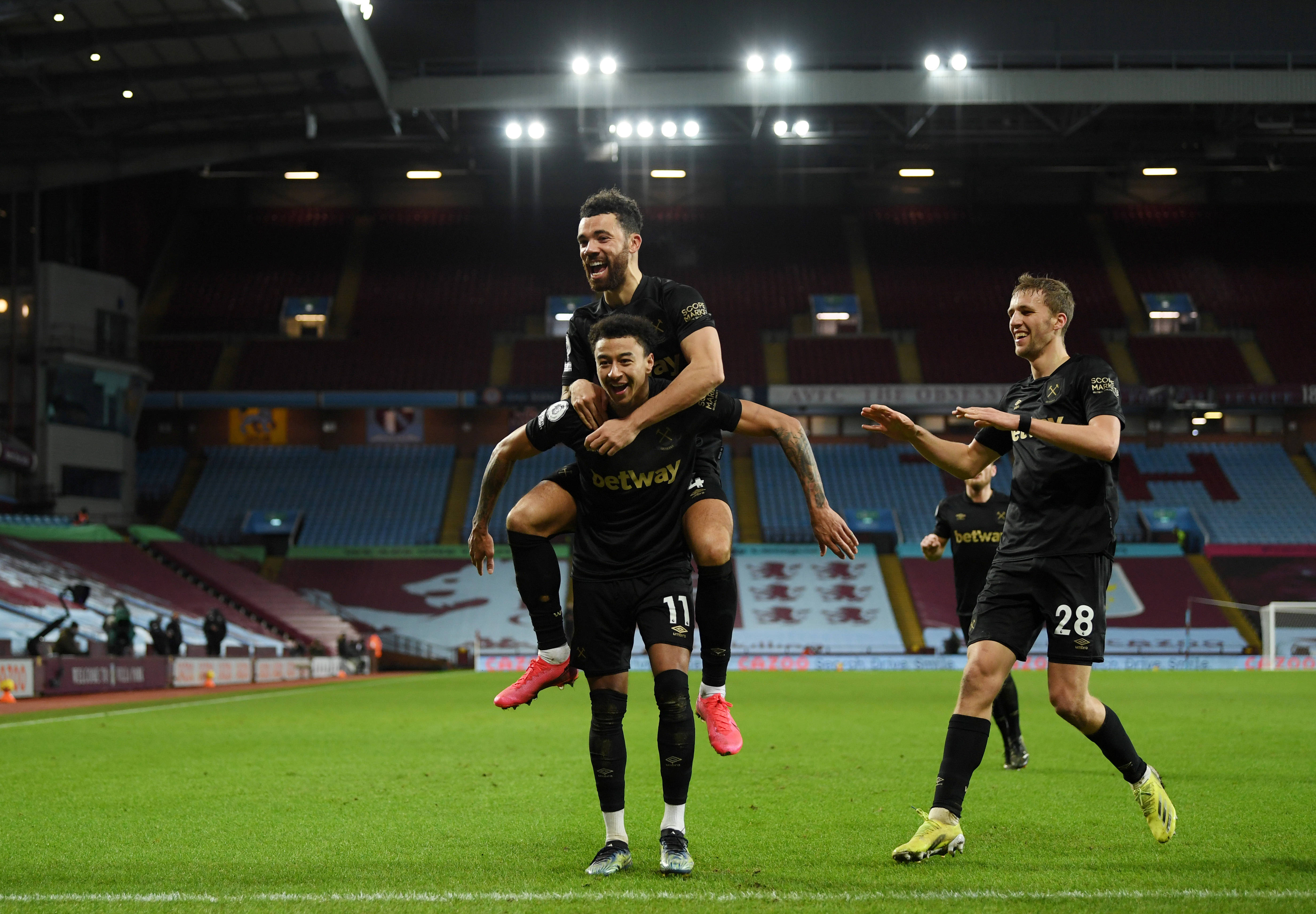 打成表演赛！徐杰单节三分6中5＊3节得到23分