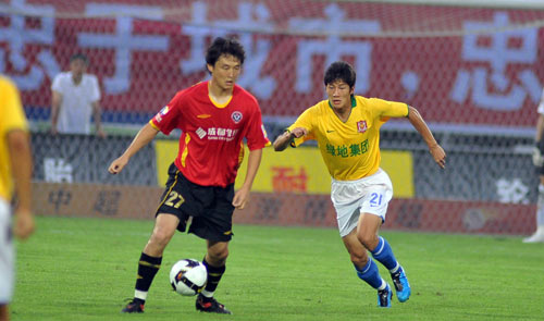 中国女足客战英格兰女足：邵子钦、王妍雯首发，王爱芳出战（中国女足客场挑战英格兰女足：邵子钦、王妍雯首发，王爱芳出场）