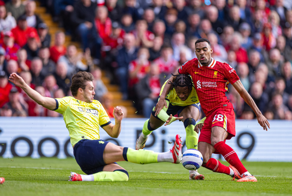 父子传承！伊布儿子获征召，将代表米兰参加意大利超级杯（子承父业！伊布之子入选米兰大名单，随队征战意大利超级杯）