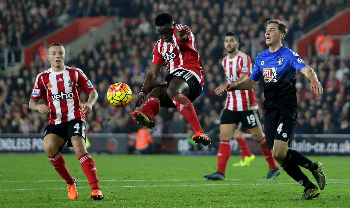 奎因成为历史上最年轻的单节100%命中率砍下20分的球员（史上最年轻！奎因单节零失手轰下20分）
