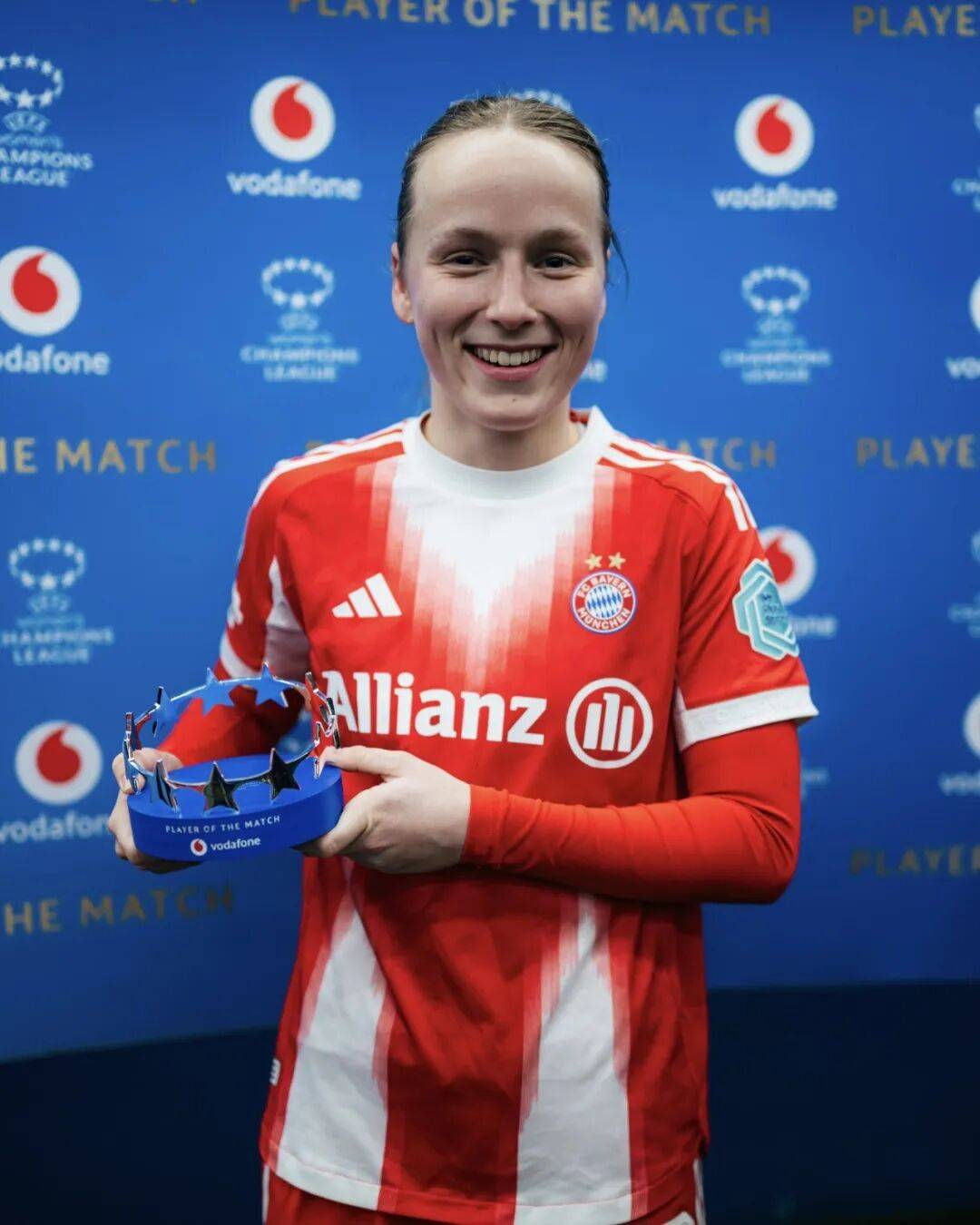 C罗爆射破门全场沸腾（C罗重炮破网，引爆全场）