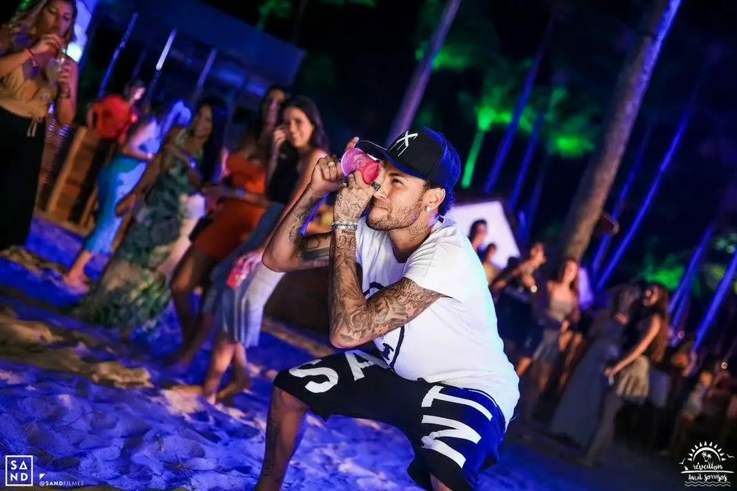 青训球员破门首秀入账（青训新星首秀斩获进球）