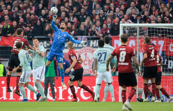 CBA俱乐部杯-上海首战39分大胜四川 山西山东开门红（CBA俱乐部杯：上海首秀39分狂胜四川，山西山东齐迎开门红）