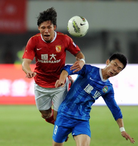 电讯报：布莱顿有意维拉中场博加德，以接替可能离队的巴莱巴（电讯报：布莱顿有意引进维拉中场博加德，或顶替可能离队的巴莱巴）