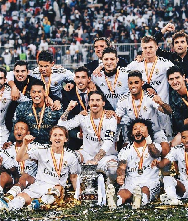 拉菲尼亚金球第五是否不公平？莱万：其实这些排名不能太当真（拉菲尼亚金球第5合理吗？莱万：别太在意这些排名）