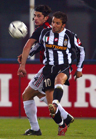 谢文能：感谢一年来支持球队的所有人，谢谢你们的支持和陪伴（谢文能：向所有支持球队的人致谢，感激这一年的陪伴与支持）