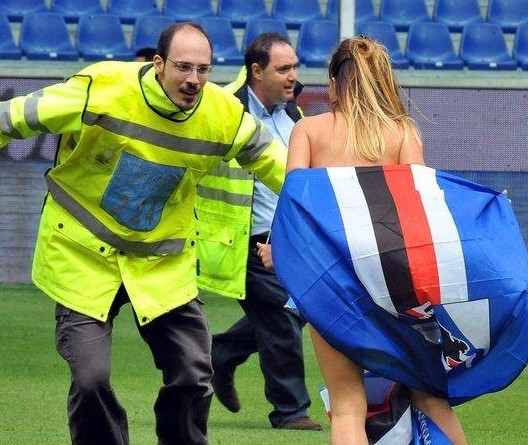 传闻：曼联、罗马和斯图加特也在关注18岁昂热前锋谢里夫（曝18岁昂热新星谢里夫获曼联、罗马与斯图加特关注）