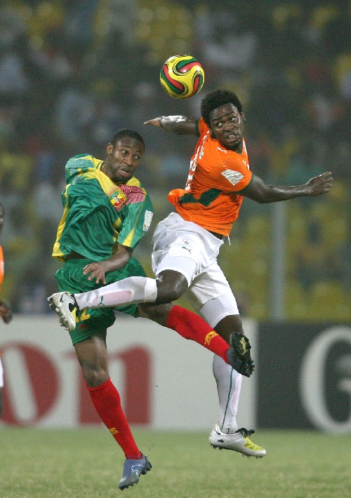 记者：阿隆索昨天没公布名单是在等姆巴佩，强行出战会恶化伤情（记者：阿隆索昨未公布大名单因等待姆巴佩，冒险出战或加重伤情）