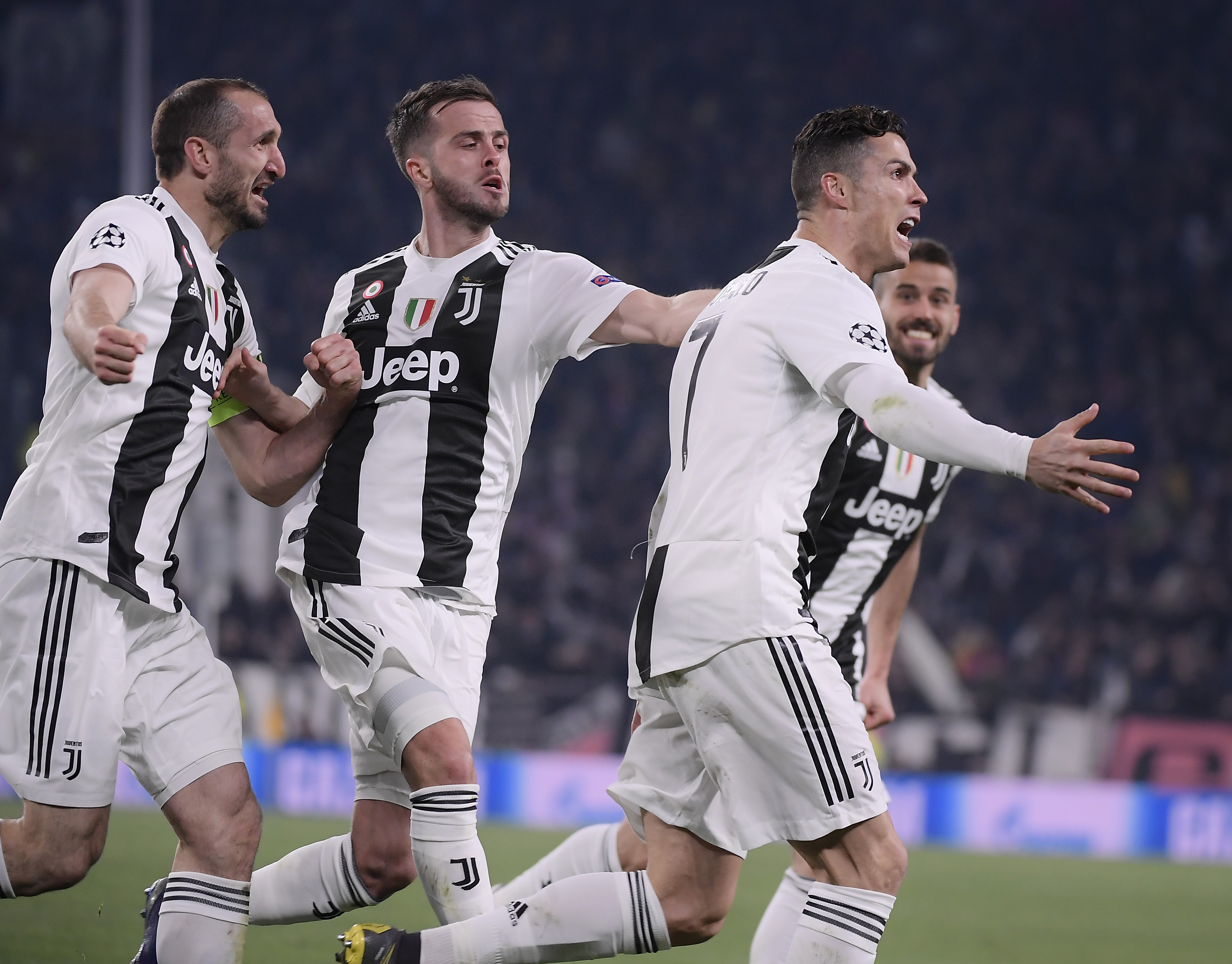 泰晤士报：明年世界杯VAR可能介入角球判罚（泰晤士报称：明年世界杯或将允许VAR参与角球判定）