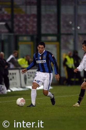 中超转会市场：广州队签下新前锋,（广州队签约锋线新援，中超转会再添焦点）